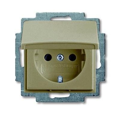 Розетка SCHUKO 16А 250В с защитными шторками, с крышкой, серия basic55, цвет шампань | 2CKA002111A0653 | ABB